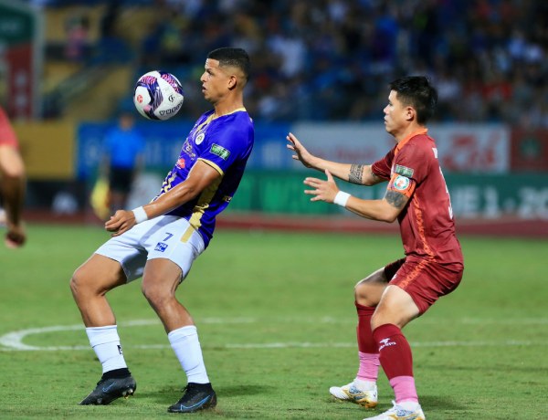 Trực tiếp bóng đá Hà Nội - Bình Định: Rafaelson lập hat-trick, 2 thẻ đỏ cuối trận (Hết giờ) - 4