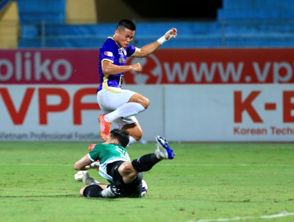 Trực tiếp bóng đá Hà Nội - Bình Định: Rafaelson lập hat-trick, 2 thẻ đỏ cuối trận (Hết giờ) - 3