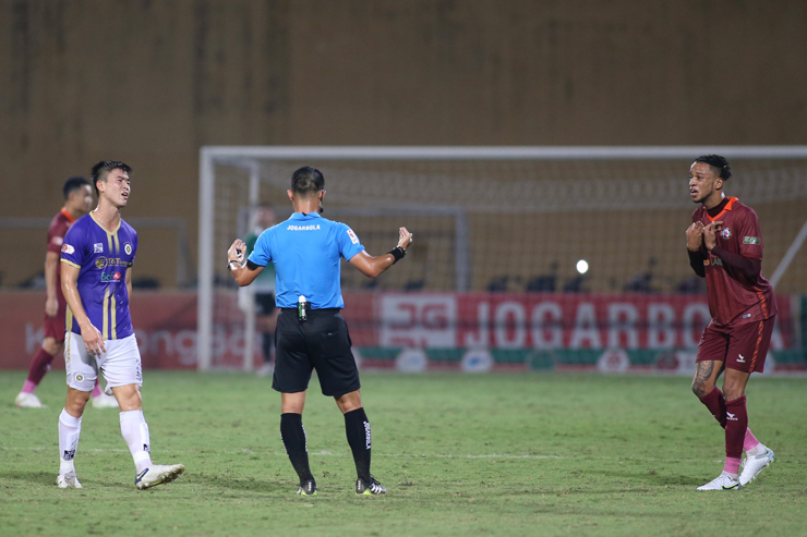 V-League hóa &#34;võ đài&#34;: Sao ngoại khiêu khích, Duy Mạnh trả đũa ăn thẻ đỏ - 3