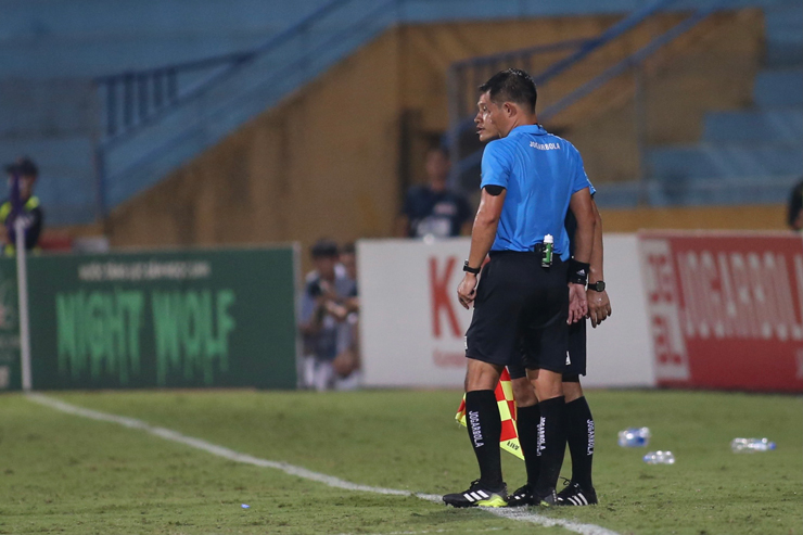 V-League hóa &#34;võ đài&#34;: Sao ngoại khiêu khích, Duy Mạnh trả đũa ăn thẻ đỏ - 2