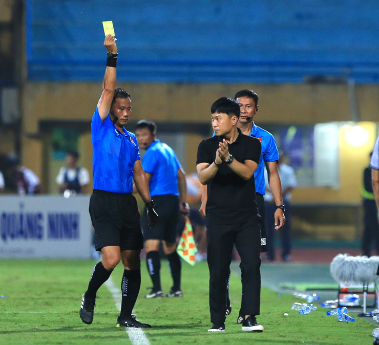 V-League hóa &#34;võ đài&#34;: Sao ngoại khiêu khích, Duy Mạnh trả đũa ăn thẻ đỏ - 10