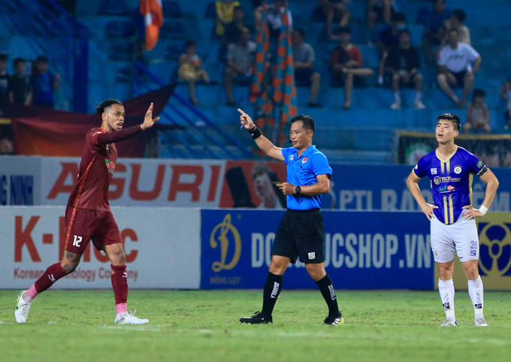 V-League hóa &#34;võ đài&#34;: Sao ngoại khiêu khích, Duy Mạnh trả đũa ăn thẻ đỏ - 5