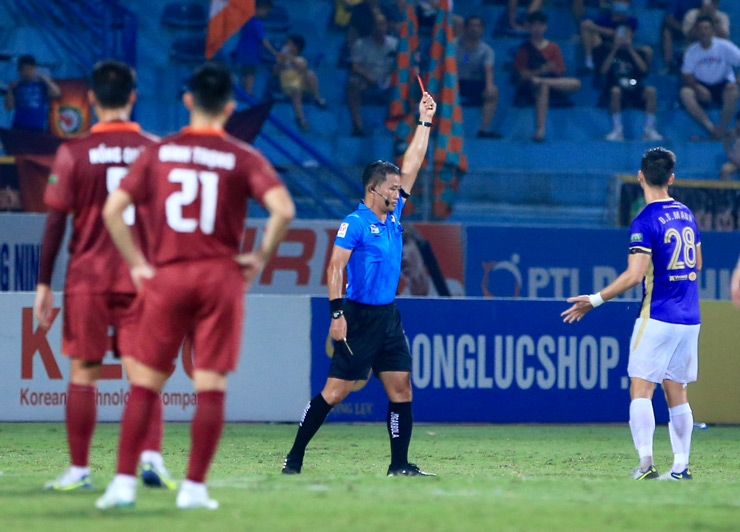 V-League hóa &#34;võ đài&#34;: Sao ngoại khiêu khích, Duy Mạnh trả đũa ăn thẻ đỏ - 8