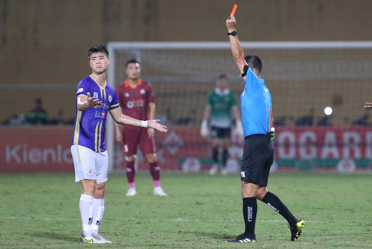 V-League hóa &#34;võ đài&#34;: Sao ngoại khiêu khích, Duy Mạnh trả đũa ăn thẻ đỏ - 7