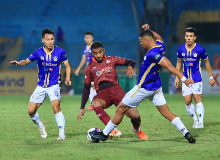 Rafaelson tỏa sáng với cú hat-trick giúp Bình Định đánh bại Hà Nội