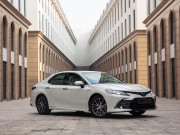 Tin tức ô tô - Giá xe Toyota Camry niêm yết và lăn bánh tháng 9/2022