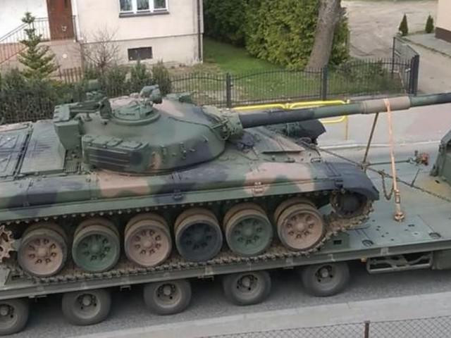 Quân đội Ukraine sắp nhận tới 500 xe tăng và 1.000 xe chiến đấu bộ binh từ Ba Lan