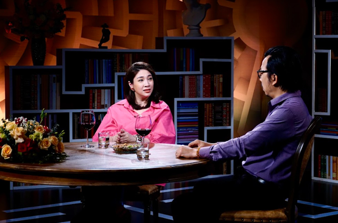 Pha Lê làm khách mời trong talkshow Lối Ra với host Đinh Tiến Dũng
