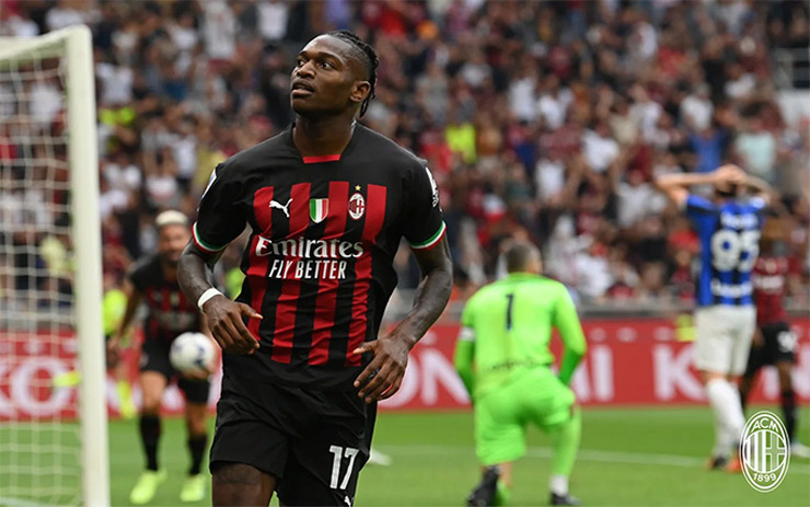 AC Milan thăng hoa nhờ sự tỏa sáng của tiền đạo người Bồ Đào Nha Rafael Leao khi đấu Inter Milan