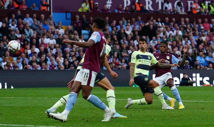 Leon Bailley gỡ hòa bất ngờ cho Aston Villa