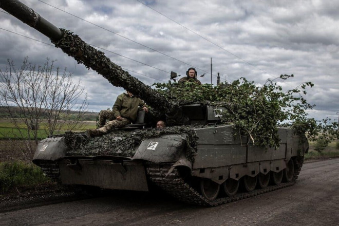 Xe tăng Ukraine gần tiền tuyến ở Donetsk. Ảnh: Finbarr O'Reilly/The New York Times