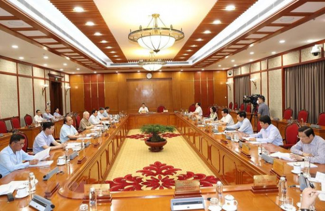Tổng Bí thư Nguyễn Phú Trọng chủ trì một cuộc họp của Bộ Chính trị - Ảnh: TTX VN