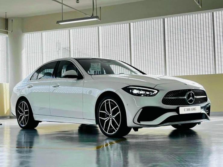 Bảng giá xe Mercedes C300 AMG tháng 9/2022 cùng đánh giá chi tiết