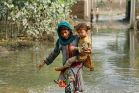 Pakistan phá hồ nước ngọt lớn nhất đất nước để chống lũ