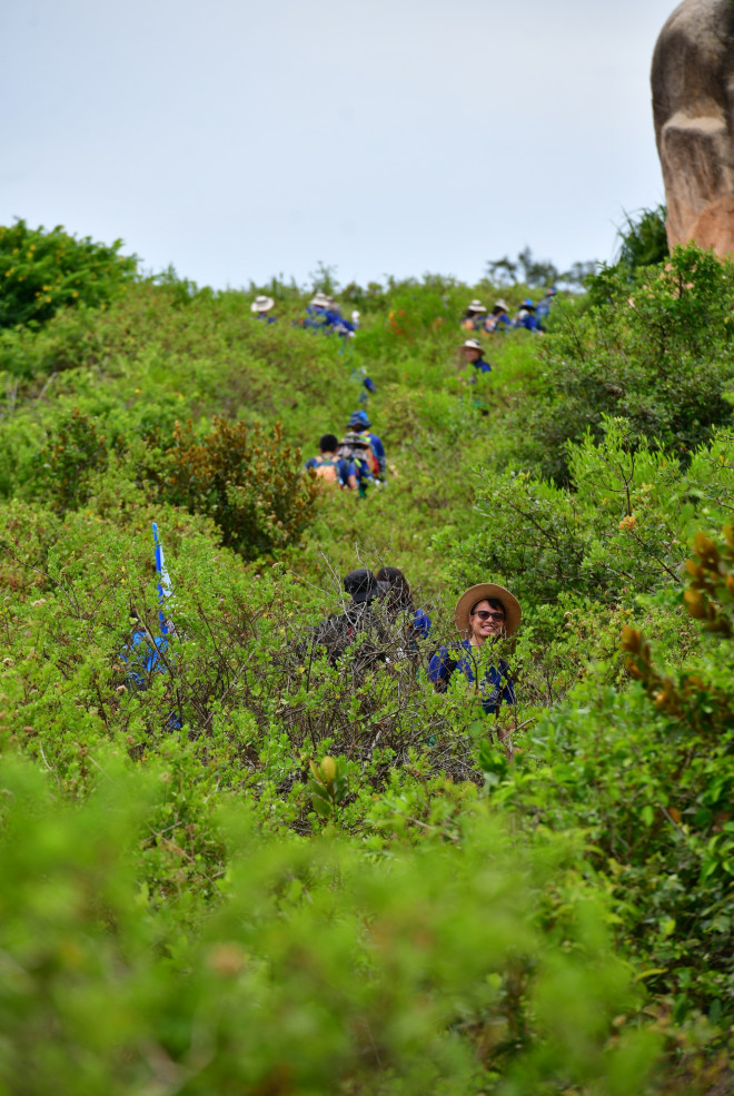 Theo một số hướng dẫn viên công ty du lịch chuyên tổ chức tour trekking, không nhiều khách đoàn đăng ký hành trình này vì khá vất vả