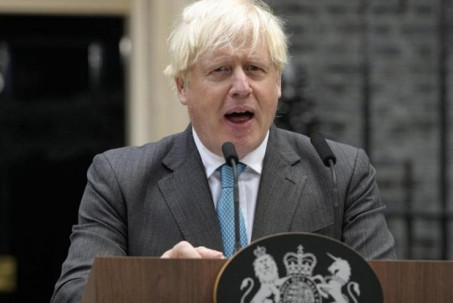 Sát giờ rời ghế Thủ tướng Anh, ông Boris Johnson ví mình là "tên lửa đẩy" sắp rơi