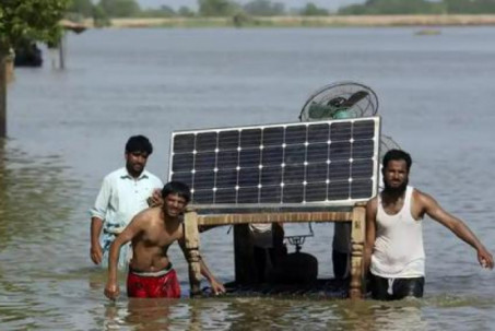 Nỗ lực thoát nước thất bại, hồ nước ngọt lớn nhất Pakistan có thể sẽ vỡ bờ