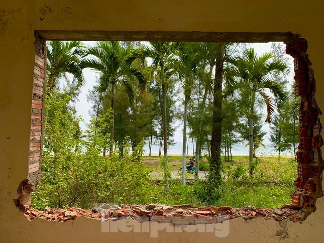 “Doanh nghiệp chậm triển khai thi công một phần cũng là do năng lực nhà đầu tư, một phần do vướng mắc cơ chế đất đai qua các thời kỳ còn có nhiều bất cập”, ông Chính nói thêm.