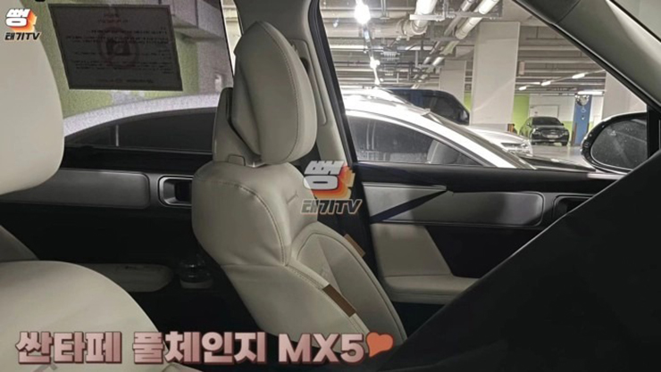 Nội thất&nbsp;Hyundai Santa Fe 2023 ở lần lộ diện trước đó, được chụp lại bởi&nbsp;Jungyoung Teak TV