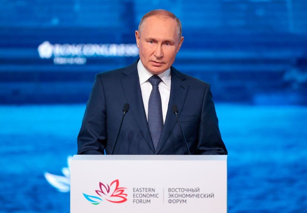 Ông Putin phát biểu tại Diễn đàn Kinh tế phương Đông, tổ chức tại Vladivostok (Nga) hôm 7/9 (ảnh: Reuters)