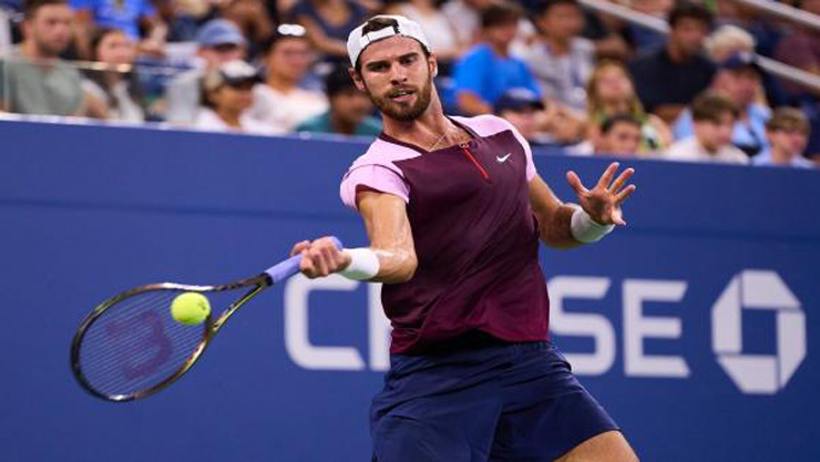 Khachanov có break để thắng sít sao 7-5 trong set 1