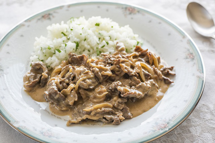 12. Bò Stroganoff là đặc sản ngon nức tiếng ở Nga, nếu có dịp tới đây bạn nhất định đừng bỏ qua cơ hội thưởng thức món ăn này.
