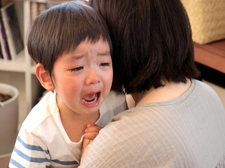 Tại sao càng quát mắng, con cái càng muốn ôm cha mẹ?