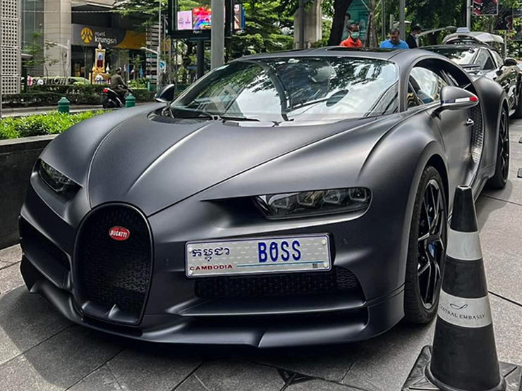 Bugatti Chiron Sport 110 Ans Edition ”siêu độc” lăn bánh trên phố