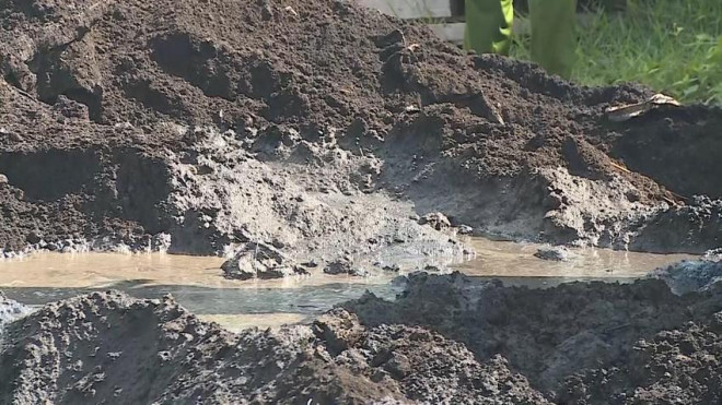 Số chất thải nguy hại được chôn lấp trong khu xử lý của Công ty TNHH MTV Môi trường Trà Vinh. Ảnh: HD