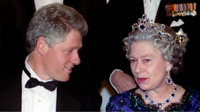 Nữ hoàng Elizabeth II có nhiều dịp gặp gỡ Tổng thống Bill Clinton, một trong số đó là&nbsp;sự kiện kỷ niệm D-Day tại Guildhall ở London.