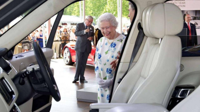 Nữ hoàng Anh Elizabeth II rất thích xe thương hiệu Land Rover