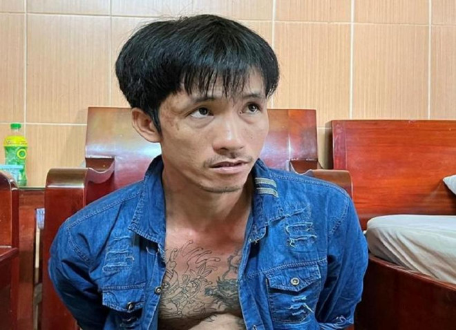 Nghi phạm Nguyễn Minh Tâm bị bắt giữ. Ảnh: CA