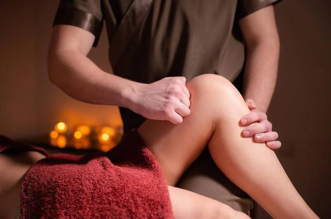 Massage là một liệu pháp tốt cho câu chuyện gối chăn.