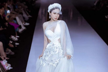Hoa hậu Áo dài là vedette của show Trần Hùng tại London Fashion Week