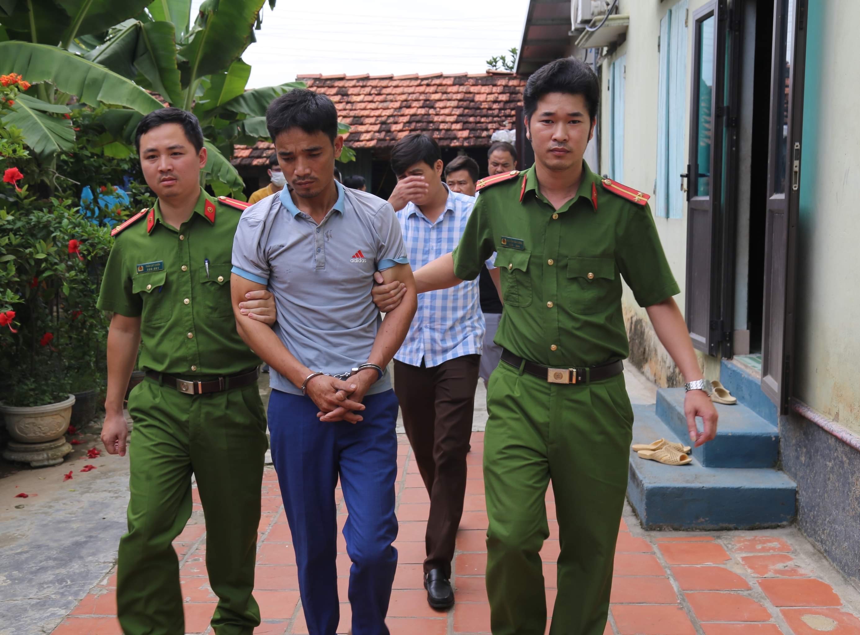 Dương Văn Thế bị cơ quan công an bắt giữ.