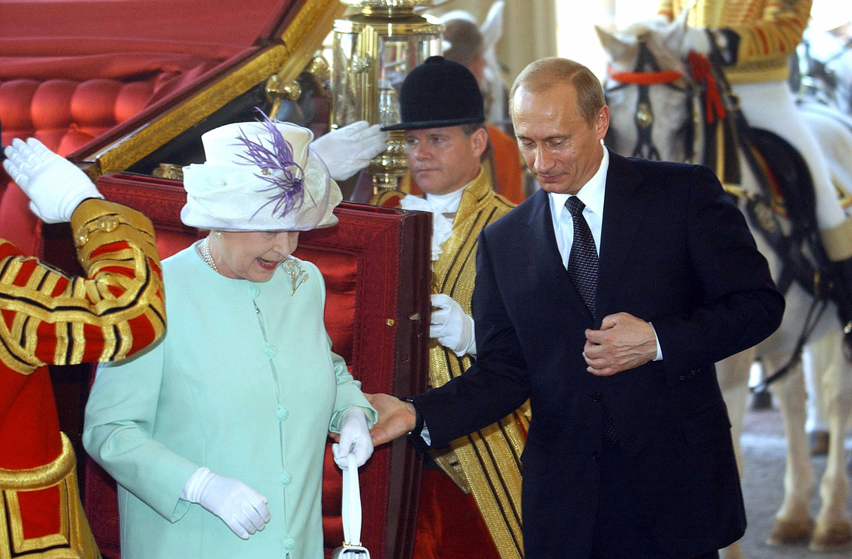 Queen Elizabeth II in a meeting with Russian President Putin (photo: RT)