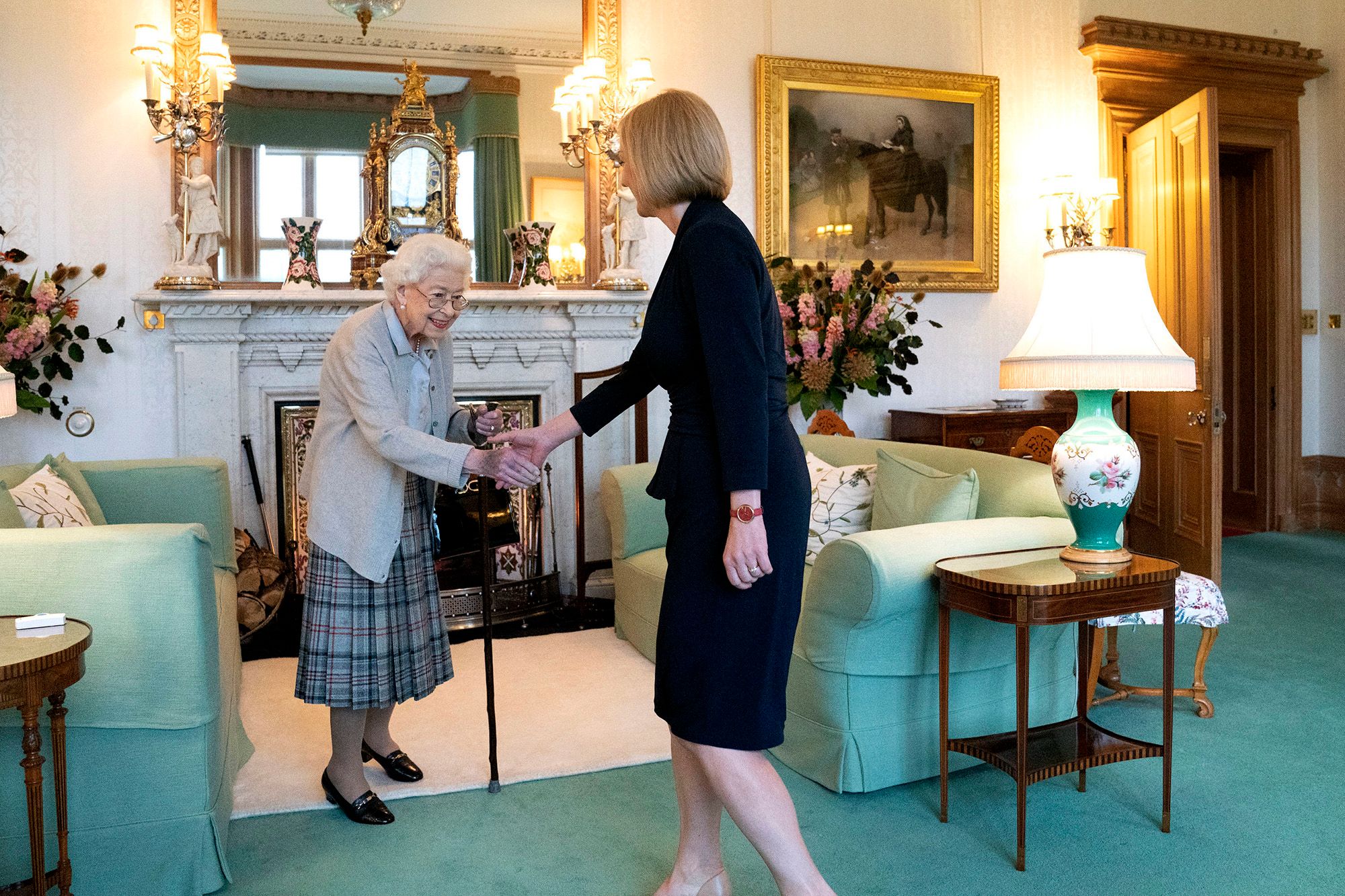 Nữ hoàng Anh Elizabeth II qua đời không lâu sau khi bổ nhiệm Thủ tướng Anh Liz Truss (ảnh: Reuters)