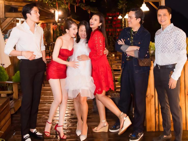 ”Tú bà” Quỳnh Nga nổi bật giữa dàn khách mời trong tiệc sinh nhật nhờ váy dáng ôm