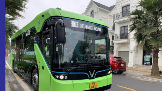 Xe buýt điện giúp giảm ô nhiễm môi trường hướng đến cuộc sống xanh, sạch - Ảnh minh hoạ