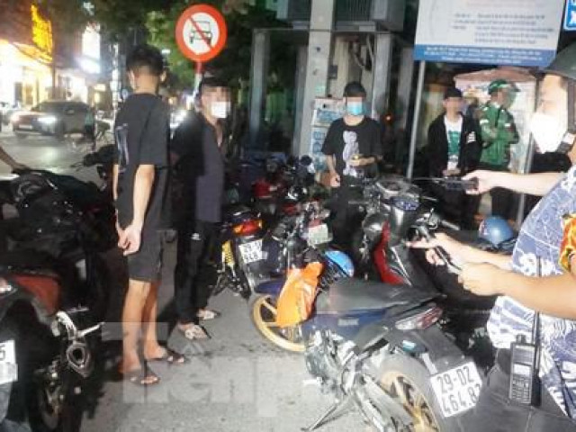 Cảnh sát vây bắt loạt ‘quái xế’ độ pô gây náo loạn đường phố đêm Trung thu