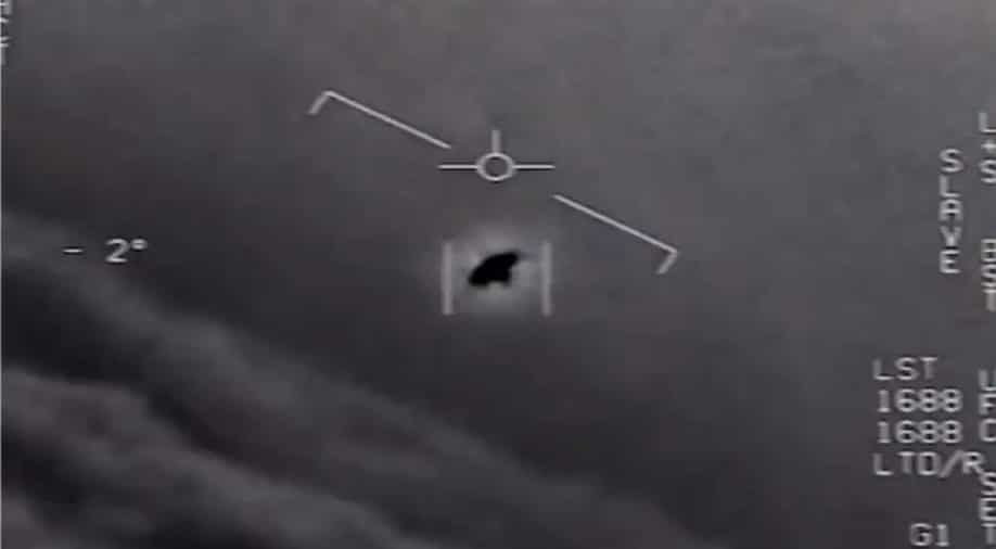 Hình ảnh UFO trích từ một video đã được Lầu Năm Góc giải mật.