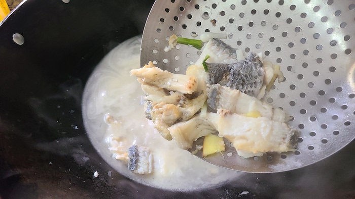 Chef reveals how to make a simple and delicious fish fillet, eye-catching - 8