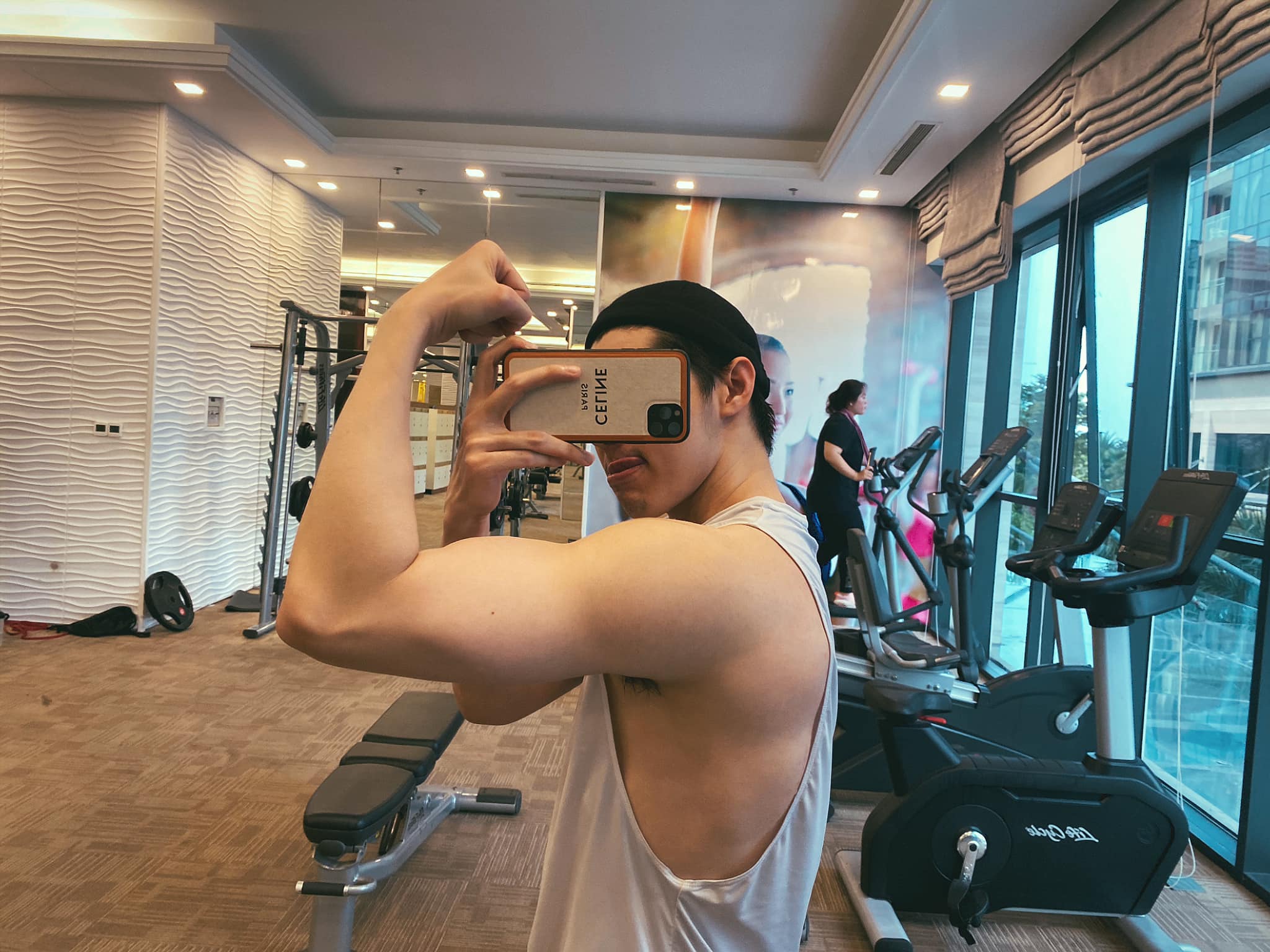 Tập gym là bí quyết giúp Noo Phước Thịnh thay đổi hình thể.