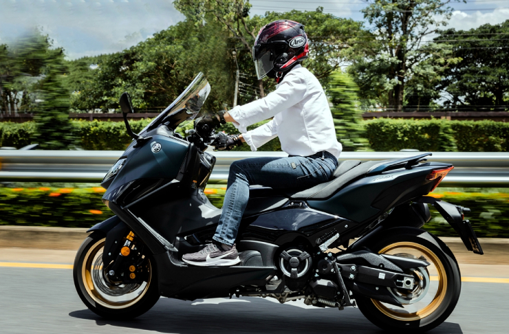 Ngắm xe ga 2022 Yamaha TMAX 560 cuốn hút cánh mày râu - 14