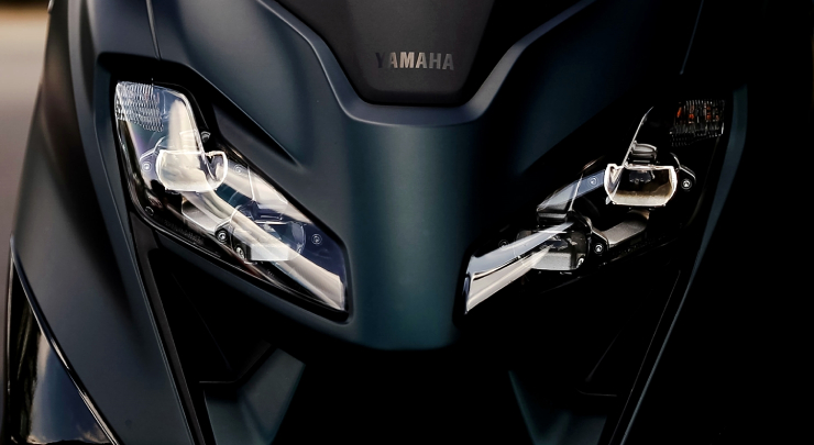 Ngắm xe ga 2022 Yamaha TMAX 560 cuốn hút cánh mày râu - 3