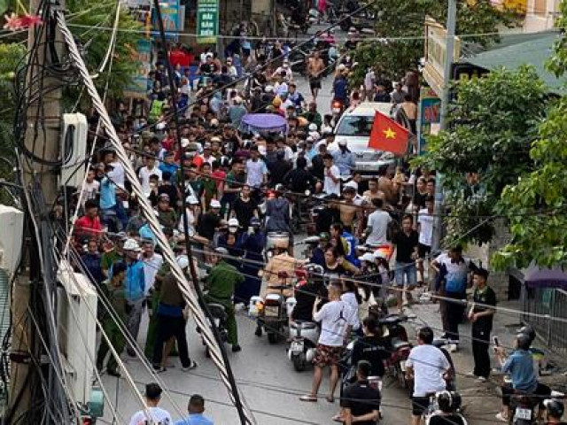 Clip: Cả trăm người ùn ùn theo công an vây bắt kẻ nghi ngáo đá