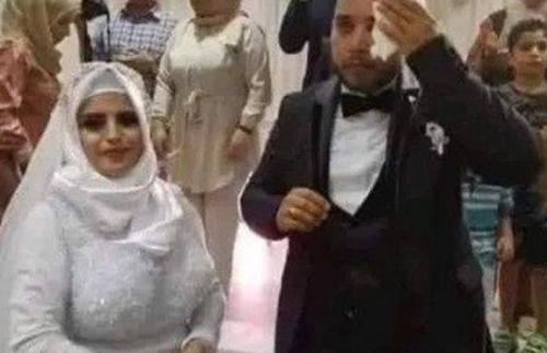 Lamia al-Labawi và chồng trong đám cưới