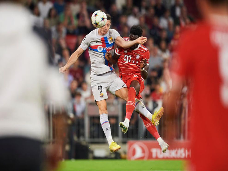 Bóng đá - Đại chiến Bayern - Barca: Lewandowski &quot;tri ân&quot;, đánh đầu hụt hóa kiến tạo đẹp