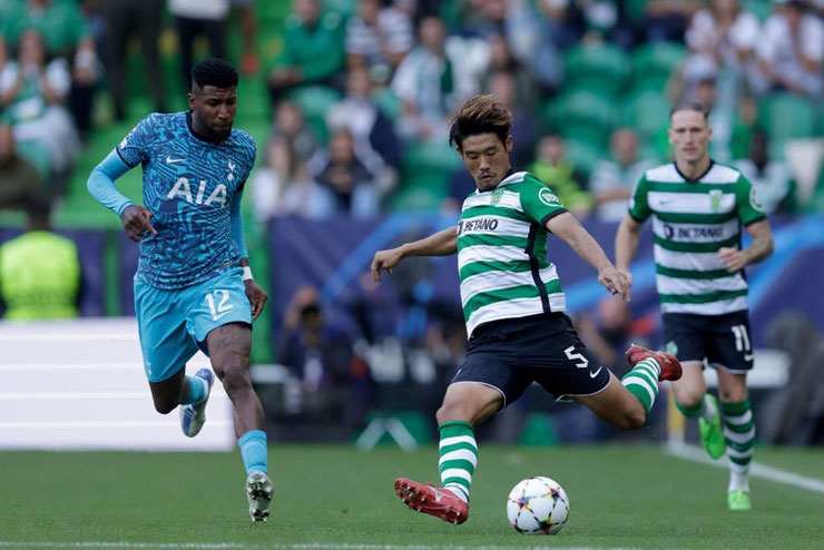 Sporting Lisbon đang dần lấy lại thế trận sau những phút đầu lép vế trước Tottenham