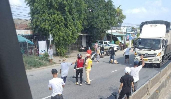 Sơn tông vào người cán bộ CSGT đang làm nhiệm vụ